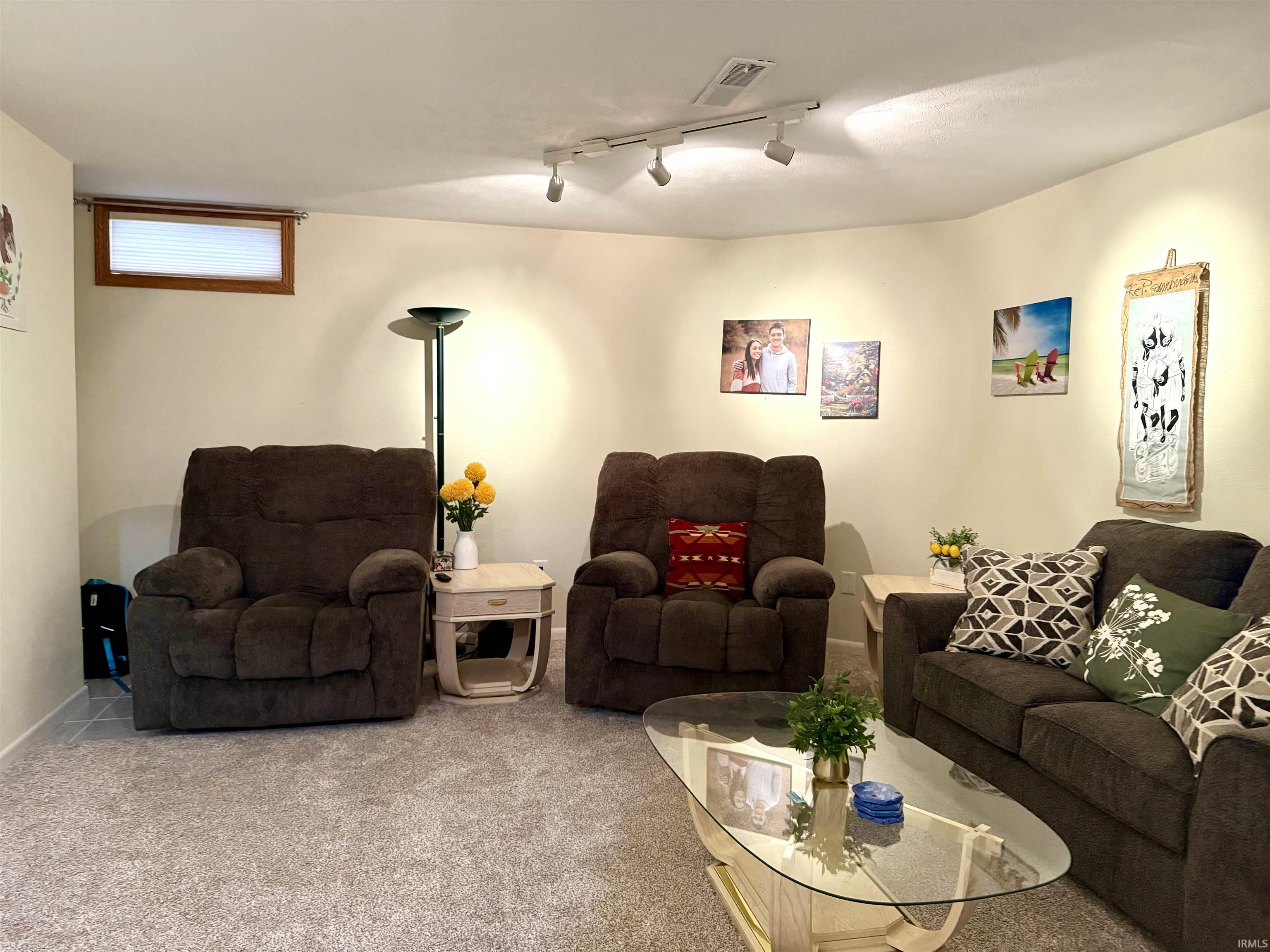 Elkhart, Indiana 46514, United States, 2 Bedrooms Bedrooms, ,2 BathroomsBathrooms,Residential,Contingent,182866