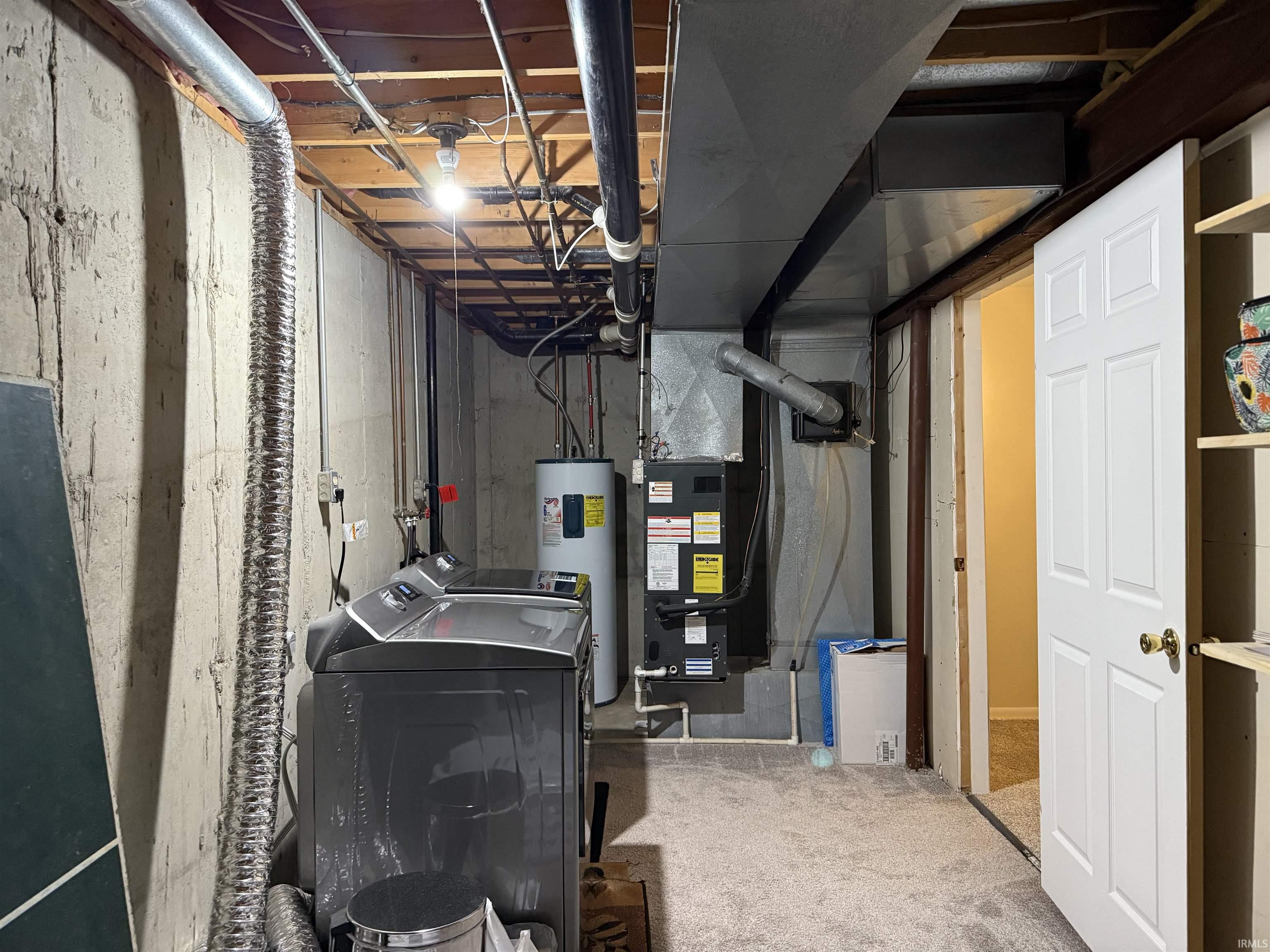 Elkhart, Indiana 46514, United States, 2 Bedrooms Bedrooms, ,2 BathroomsBathrooms,Residential,Contingent,182866