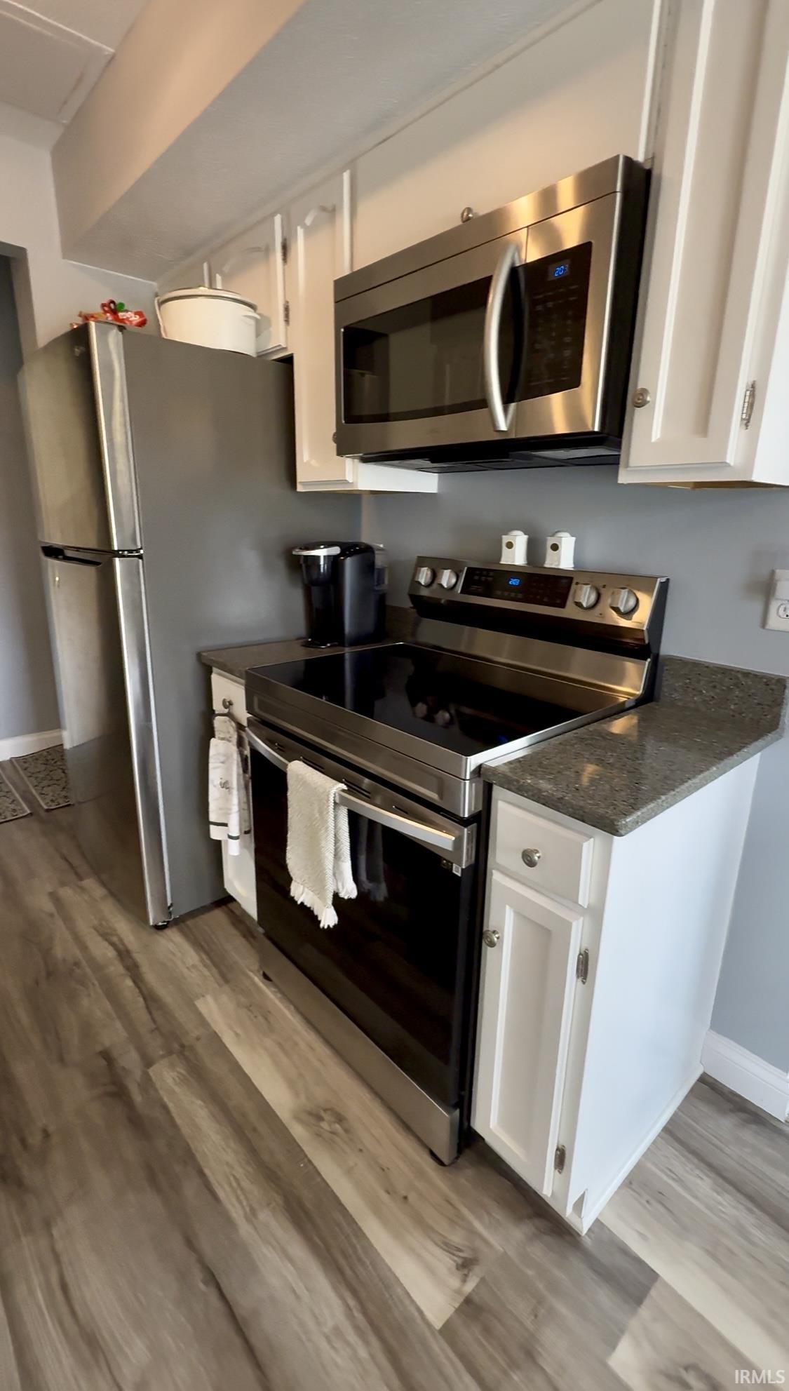 Elkhart, Indiana 46514, United States, 2 Bedrooms Bedrooms, ,2 BathroomsBathrooms,Residential,Contingent,182866