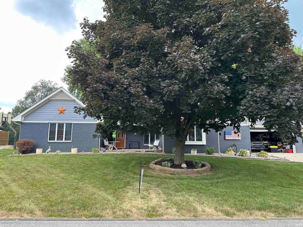 Photo for 1701 Fairway Drive, Kokomo, IN 46901 (MLS # 202525040)