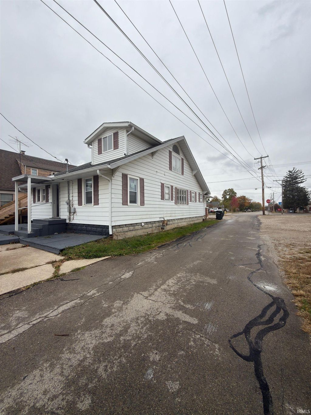 Photo of 1520 N Wheeling Avenue, Muncie, IN 47303 (MLS # 202544179)