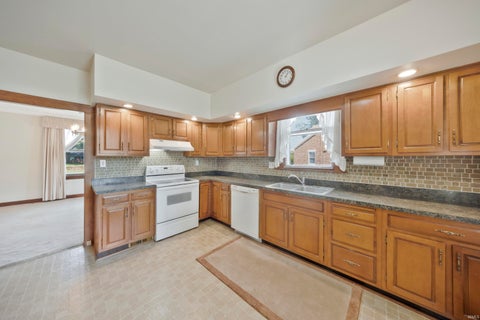 Tiny photo for 4515 Covert Avenue, Evansville, IN 47714 (MLS # 202638031)