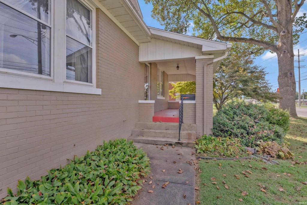 Photo of 4515 Covert Avenue, Evansville, IN 47714 (MLS # 202638031)