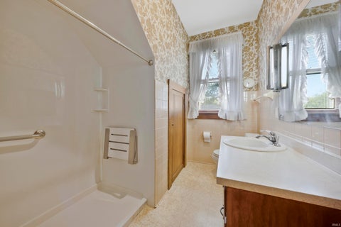 Tiny photo for 4515 Covert Avenue, Evansville, IN 47714 (MLS # 202638031)