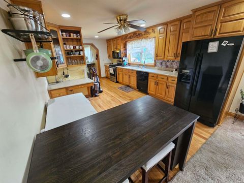 Tiny photo for 5546 E Vine Street, Amboy, IN 46911 (MLS # 202613946)