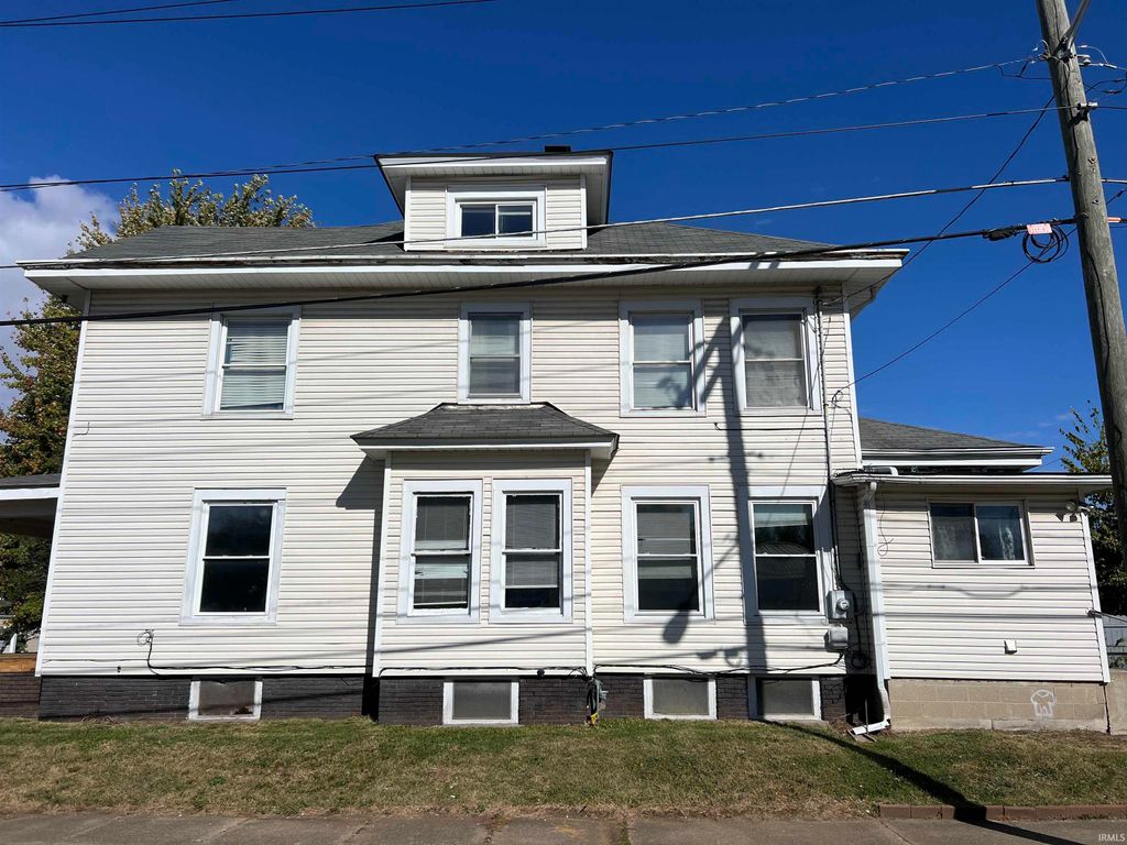 Photo of 110 Woodlawn Place, Crawfordsville, IN 47933 (MLS # 202542723)