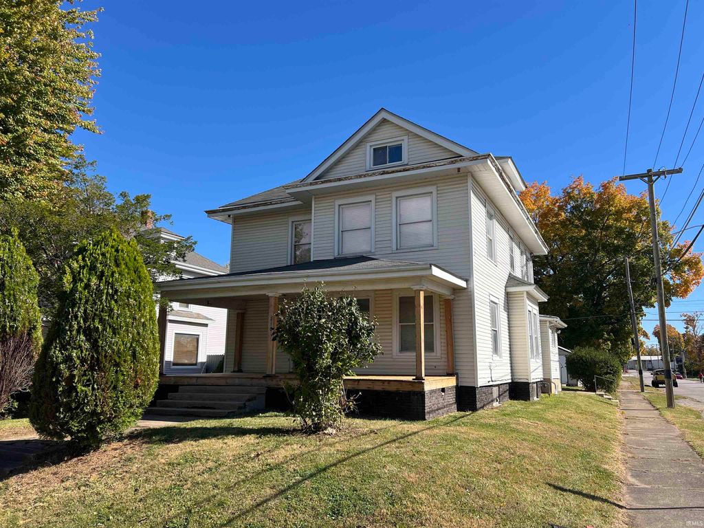 Photo of 110 Woodlawn Place, Crawfordsville, IN 47933 (MLS # 202542723)