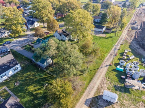 Tiny photo for 562 E Franklin Street, Berne, IN 46711 (MLS # 202643826)