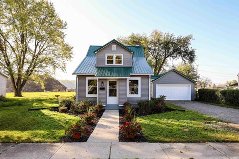 Photo of 562 E Franklin Street, Berne, IN 46711 (MLS # 202643826)