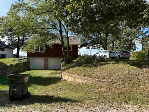 Tiny photo for 2024 White Creek Drive, Rochester, IN 46975 (MLS # 202541511)