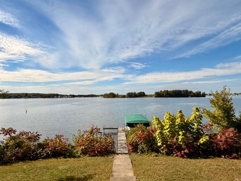 Tiny photo for 2024 White Creek Drive, Rochester, IN 46975 (MLS # 202541511)