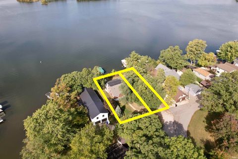 Tiny photo for 2024 White Creek Drive, Rochester, IN 46975 (MLS # 202541511)