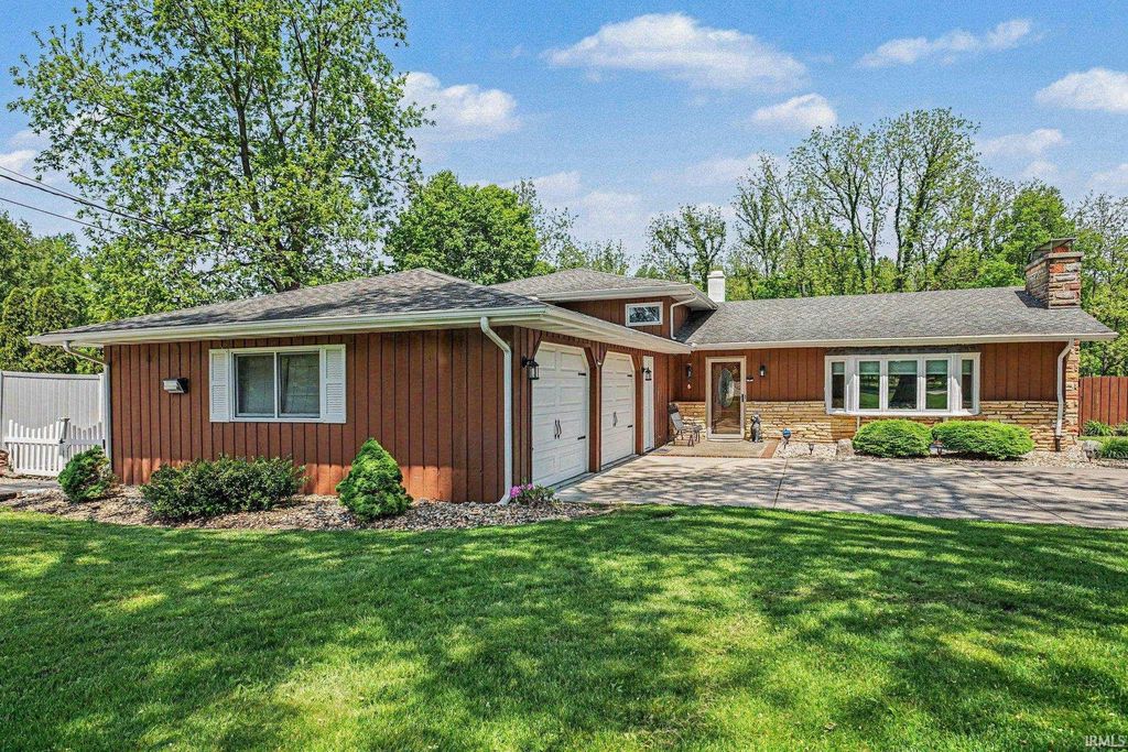 Photo of 14349 Ireland Road, Mishawaka, IN 46544 (MLS # 202621944)