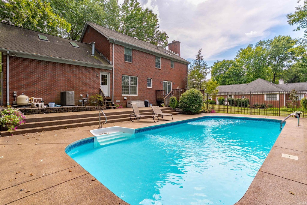 Photo of 1542 Kings Bridge Road, Evansville, IN 47725 (MLS # 202637325)