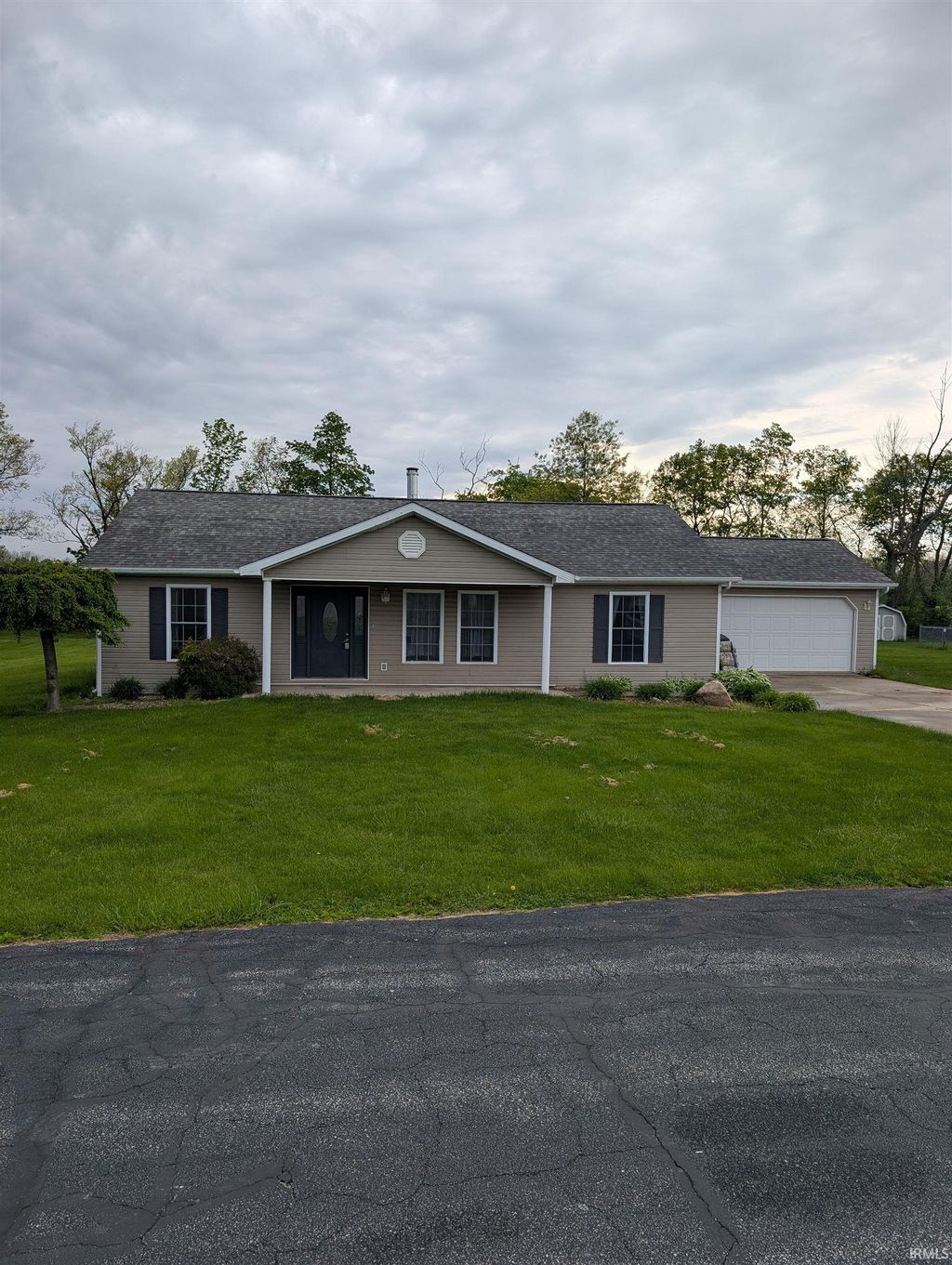Photo of 9194 N 324 West Road, Huntington, IN 46750 (MLS # 202617420)