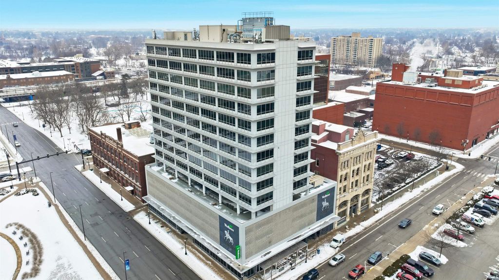 Photo of 203 E Berry Street #805, Fort Wayne, IN 46802 (MLS # 202616222)