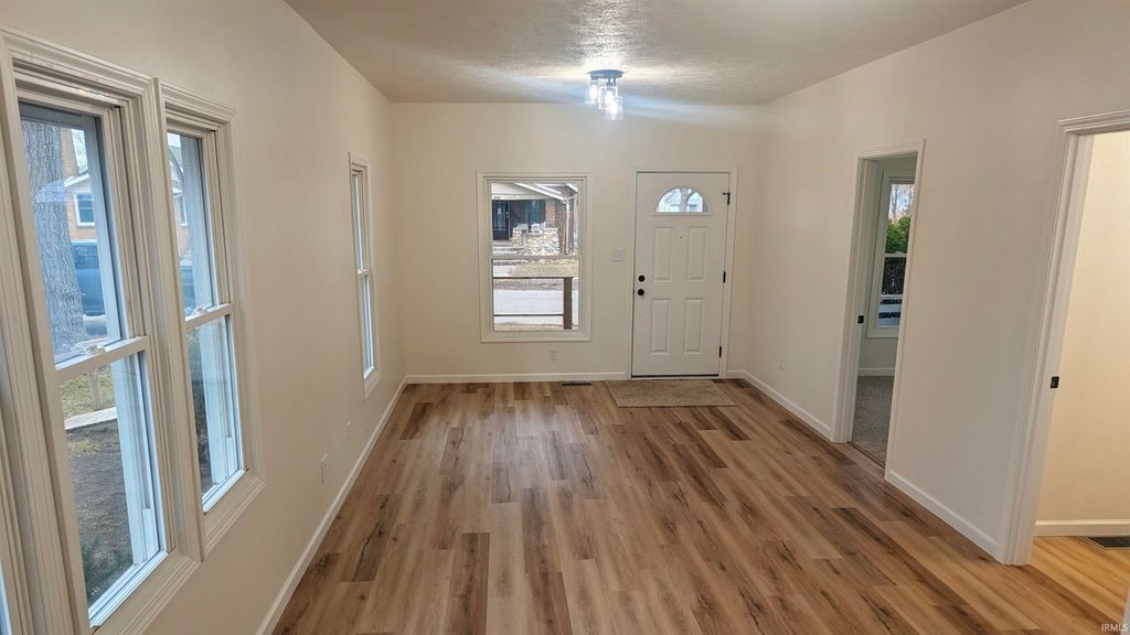 Photo of 1101 W Blaine Avenue, Elkhart, IN 46516 (MLS # 202607048)