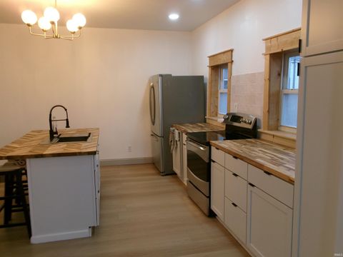 Tiny photo for 901 RACE Street, Logansport, IN 46947 (MLS # 202549279)