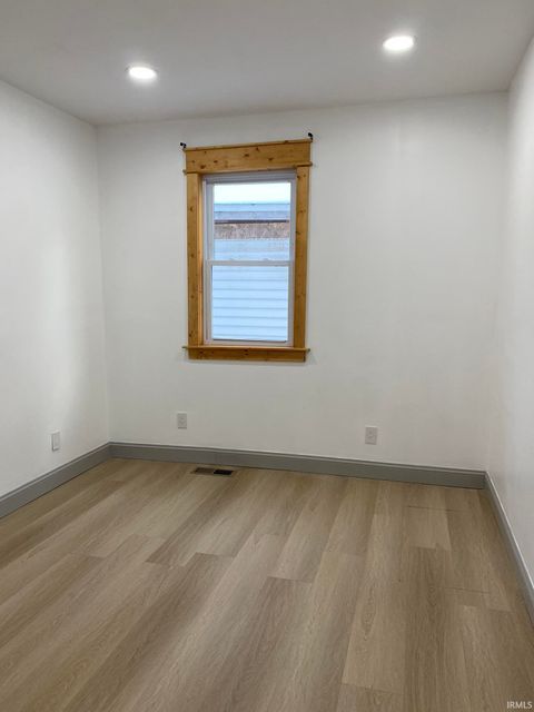 Tiny photo for 901 RACE Street, Logansport, IN 46947 (MLS # 202549279)