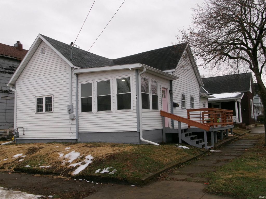 Photo of 901 RACE Street, Logansport, IN 46947 (MLS # 202549279)