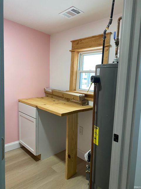 Tiny photo for 901 RACE Street, Logansport, IN 46947 (MLS # 202549279)