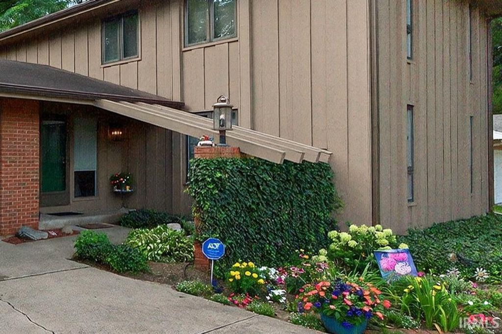 Photo of 20744 S Gatehouse Drive, South Bend, IN 46637 (MLS # 202603165)