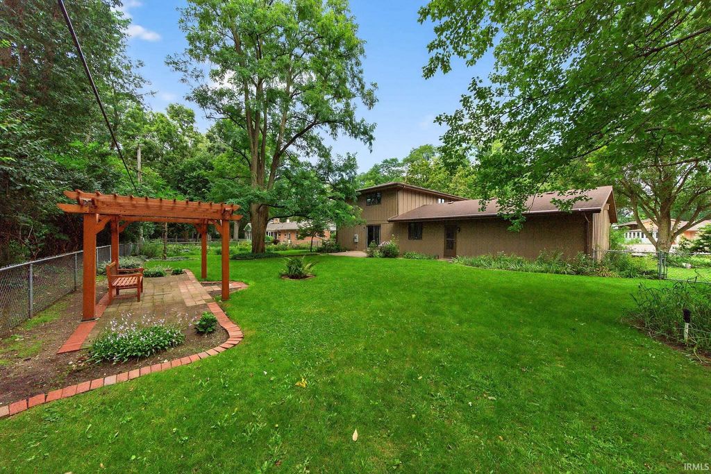Photo of 20744 S Gatehouse Drive, South Bend, IN 46637 (MLS # 202603165)