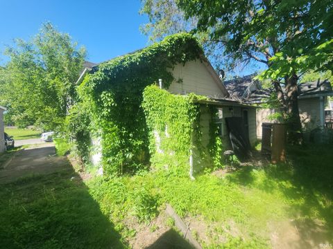 Tiny photo for 1636 Woodlawn Avenue, Logansport, IN 46947 (MLS # 202618246)