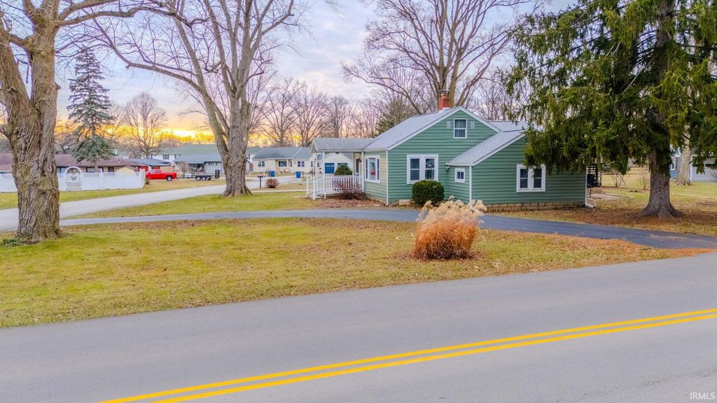 Photo of 2 S Colonial Park Drive, Marion, IN 46953 (MLS # 202549583)