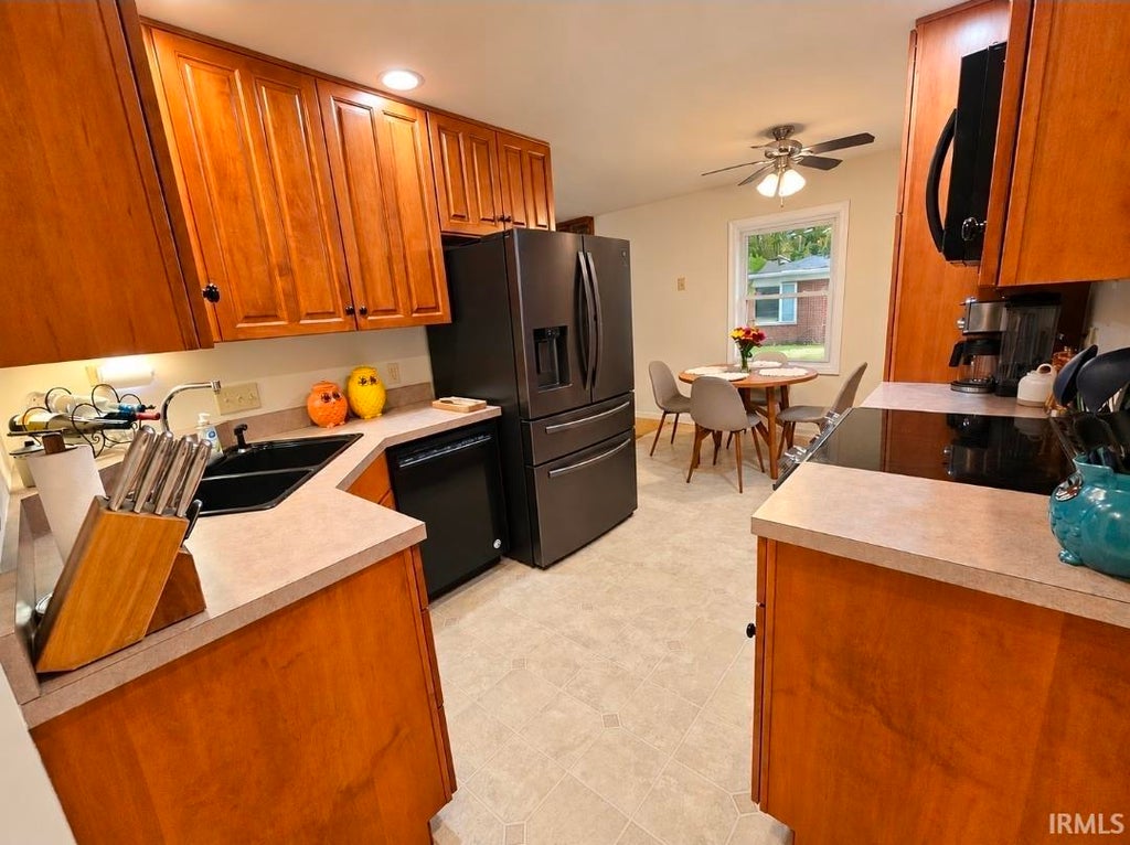 Photo of 1718 S Rotherwood Avenue, Evansville, IN 47714 (MLS # 202642541)
