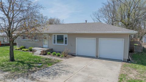 408 S Burke Street, Wolcott, IN 47995 - #: 202514299