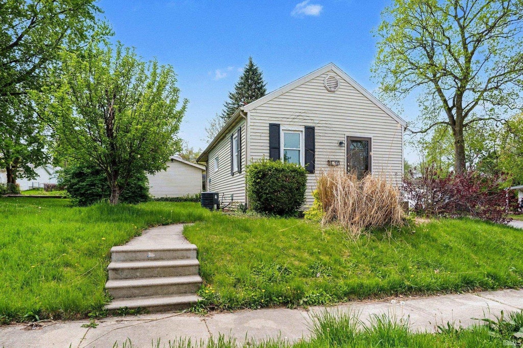 Photo of 202 E Oakside Street, South Bend, IN 46614 (MLS # 202635935)