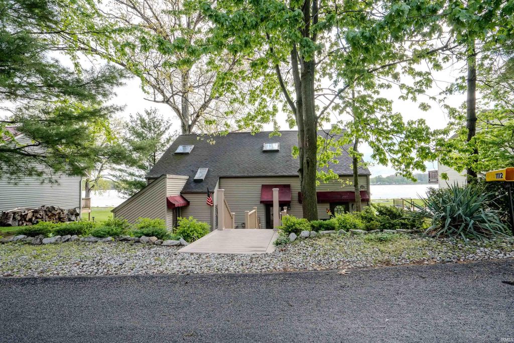 Photo of 1112 Brubaker Street, Warsaw, IN 46580 (MLS # 202616138)