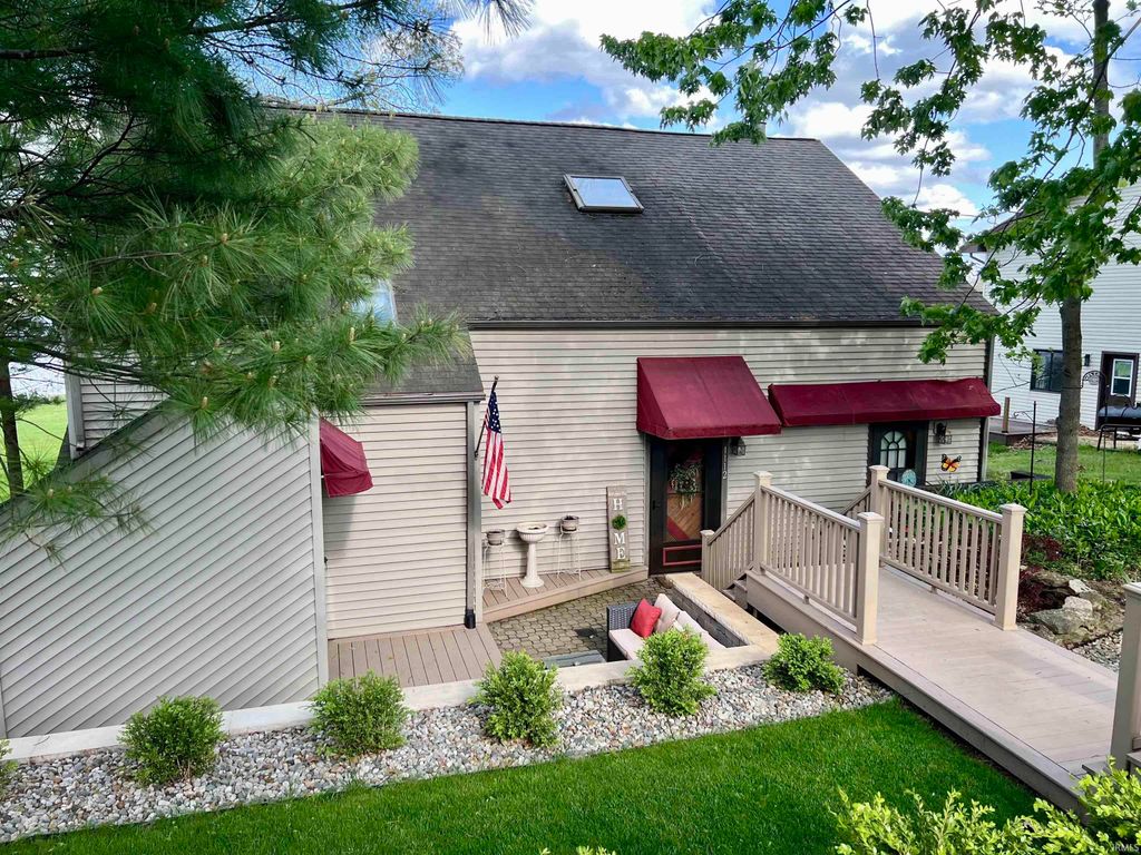 Photo of 1112 Brubaker Street, Warsaw, IN 46580 (MLS # 202616138)