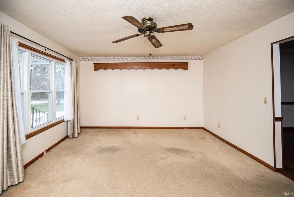 Photo of 714 Elberta Drive, Vincennes, IN 47591 (MLS # 202608053)