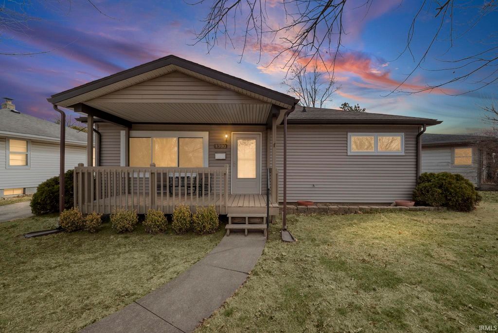 Photo of 1300 Ridgeway Avenue, Lafayette, IN 47904 (MLS # 202606233)