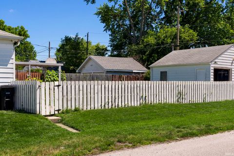 Tiny photo for 733 S 27th Street, Lafayette, IN 47904 (MLS # 202624566)