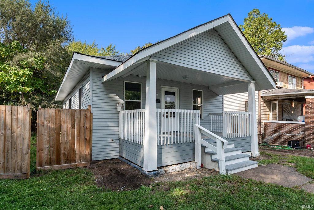 Photo of 901 Lawndale Street, South Bend, IN 46628 (MLS # 202545202)