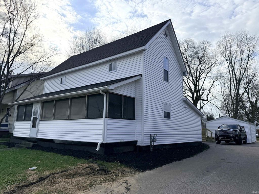 Photo of 1205 W Market Street, Crawfordsville, IN 47933 (MLS # 202613695)