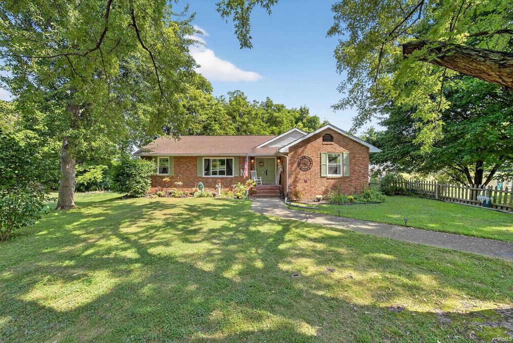 Photo of 1402 Hawthorne Drive, Vincennes, IN 47591 (MLS # 202537100)