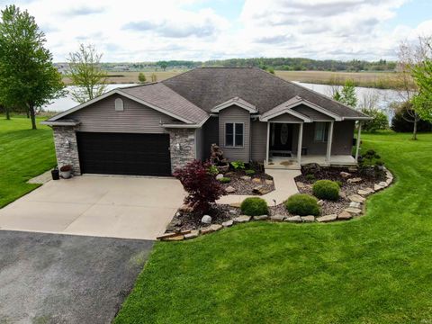 Photo of 1717 W Lincolnway Way, Columbia City, IN 46725 (MLS # 202616294)