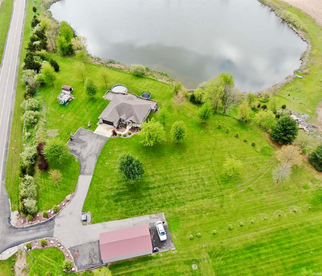 Photo of 1717 W Lincolnway Way, Columbia City, IN 46725 (MLS # 202616294)