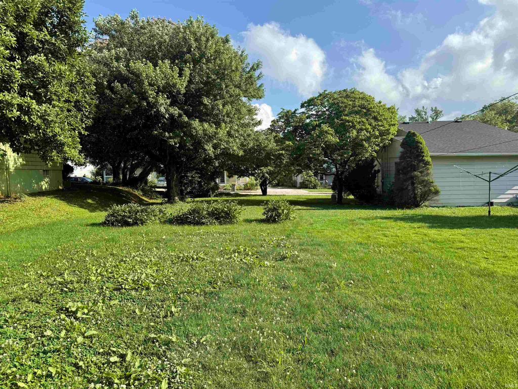 Photo of 614 W Dixie Street, Bloomington, IN 47403 (MLS # 202604001)