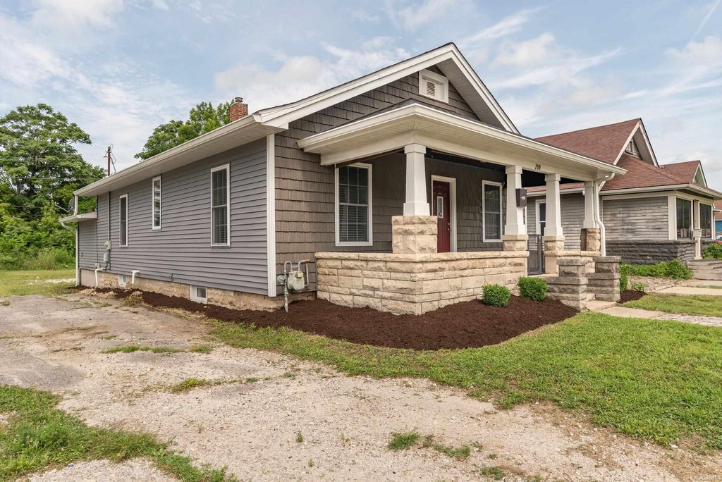 Photo of 750 S Walnut Street, Bloomington, IN 47401 (MLS # 202606881)