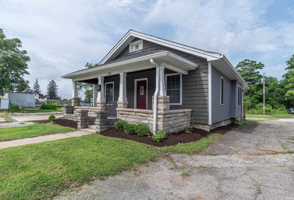 Photo of 750 S Walnut Street, Bloomington, IN 47401 (MLS # 202606881)