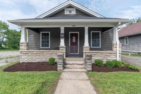 Photo of 750 S Walnut Street, Bloomington, IN 47401 (MLS # 202606881)