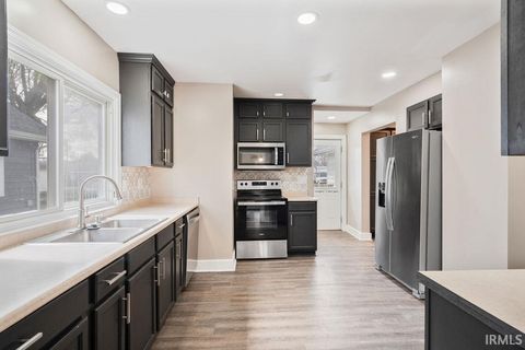 Tiny photo for 1217 S WASHINGTON Street, Kokomo, IN 46902 (MLS # 202612142)