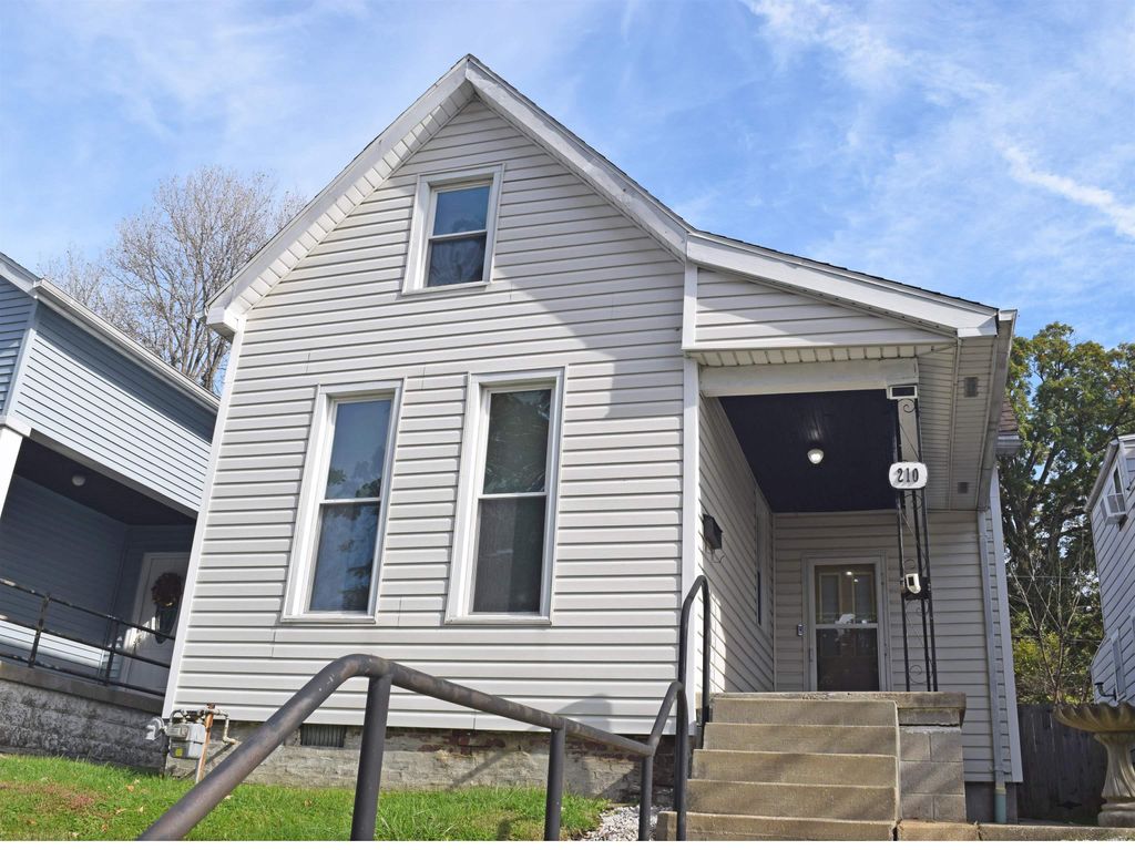 Photo of 210 Leslie Avenue, Evansville, IN 47712 (MLS # 202542545)