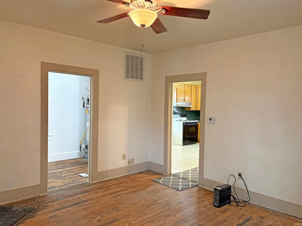 Photo of 210 Leslie Avenue, Evansville, IN 47712 (MLS # 202542545)