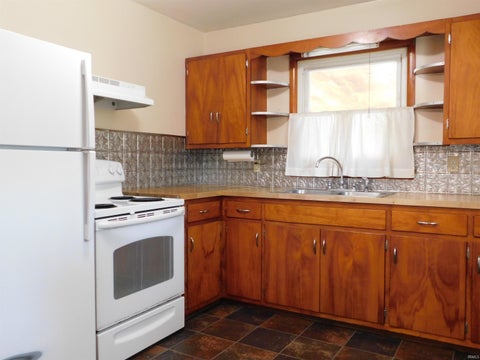 Tiny photo for 320 20th Street, Bedford, IN 47421 (MLS # 202632691)